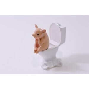 Piggy Sitting on a Toilet, Figurine, Funny, Decorative, Vintage, ~ 251222-WH 877